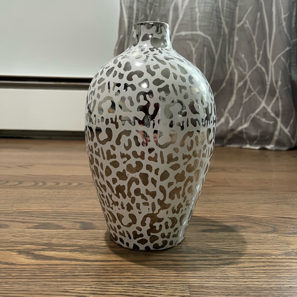 La casa Bella leopard silver and white vase